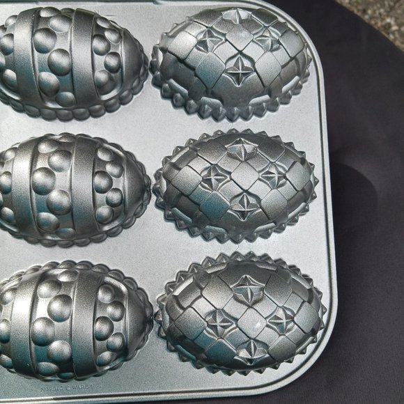 Nordic Ware Easter Eggs Cake Pan - Picture 4 of 7